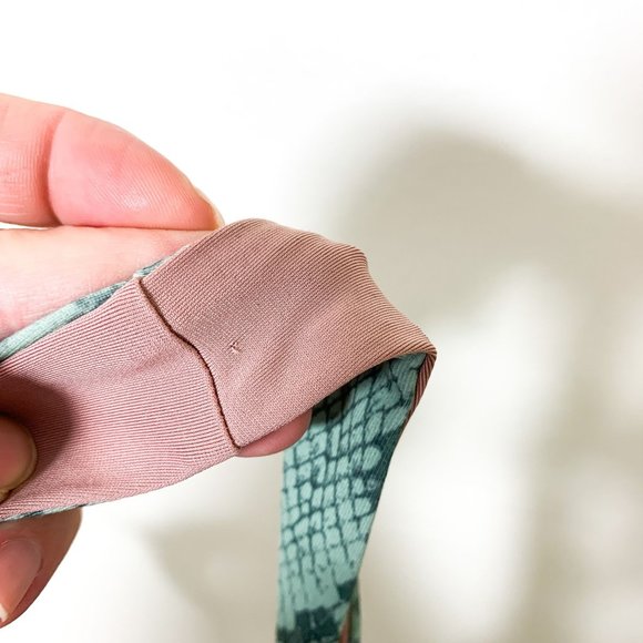 Fabletics reversible sports bra pink green snakeskin XL - Picture 9 of 9